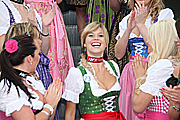 Die Finalistinnen des Pre-Castings für das Angermaier Wiesn-Dirndl 2010 (©Foto: Martin Schmitz)